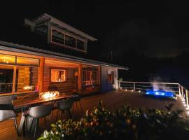 Upea hirsi mökki ulkoporeltaalla sekä kelosaunalla, hotel s vířivkou v destinaci Hämeenlinna