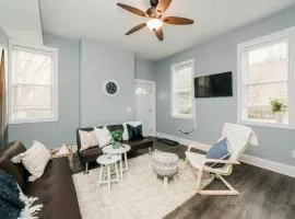 Walkable and Spacious Apt - Parking -- GroupStay