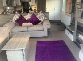 Haven Lakeland 3 Bed Luxury Caravan: Flookburgh şehrinde bir glamping noktası