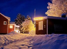 Idyllic vacation home near lake: nature&fireplace, hotel v destinaci Stöde