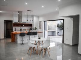 Palm Self Catering - House in Walvis Bay, hotel in Walvis Bay