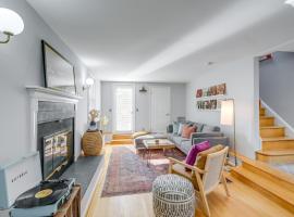 Less Than 1 Mi to Waterfront Old Town Alexandria Home!, hotel in Alexandria