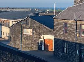 GWR Dickson's B&B, hotel with parking in Wick