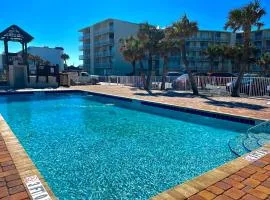 BEACH access STUDIO with free parking and no resort fees