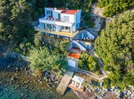 Villa Escalina with private beach and A/C, feriehus i Marciana Marina