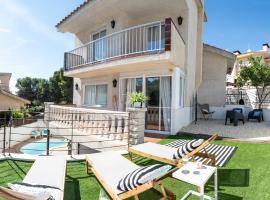 VILLA WINE & BEACH Design and Luxury in Cala Crancs, luksushotell Salous