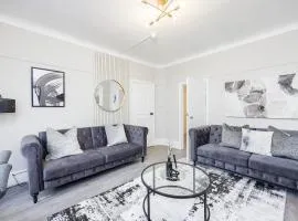 Modern Apartment - City Centre - by Luxiety stays serviced accommodation Southend on Sea