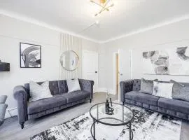 Modern Apartment - 2 bed - by Luxiety stays serviced accommodation Southend on Sea