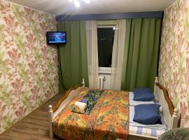 Jalaka, Nice 2-bedroom apartment - 1 big bed - 2 single bed, hotel dengan parkir di Tartu