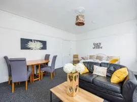 Bright & Spacious 2BR Near Westcliff Beach & High St by Everhome Ltd