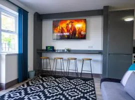 Penthouse 3 Bed, Large HotTub Long stay Discount