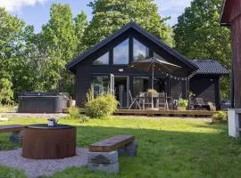 Newly built cottages with jacuzzy and sauna