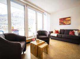 Chasa Tulai F83: Scuol şehrinde bir otel