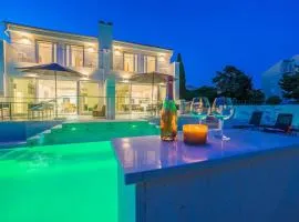 Villa Soleil blanc, luxury villa with private pool