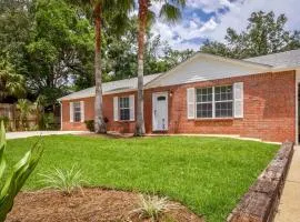 Life's a Breeze - Updated 3BR 5min to Pcola Beach