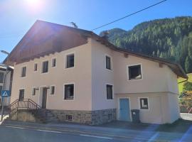 Holiday Home Ferienhaus Gaugg by Interhome, feriehus i Sankt Leonhard im Pitztal