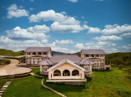 SaffronStays Emerald Escape- An Italian-inspired 2-BDR villa in Ooty, villa a Bikkatti