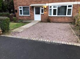 Entire 2 bed modern apartment, hotel a Nantwich