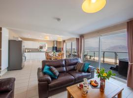 Beach Houses with Hot Tubs, מלון בגלנקו