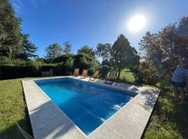 Quinta Familiar con Piscina, hotel bajet di Gualeguaychú