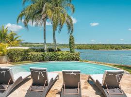 Seaside Bliss with pool and spectacular view, cottage in Las Minas