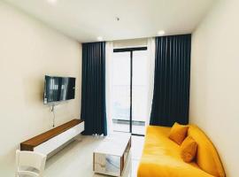 Experience Luxury Living! Spectacular 1-Bedroom Apartment in Thuan An, Binh Duong, khách sạn sang trọng ở Thuận An