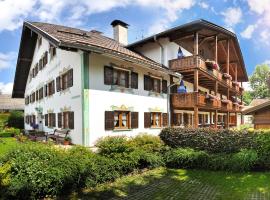 Gästehaus Enzianhof Hotel Garni, hotelli kohteessa Oberammergau
