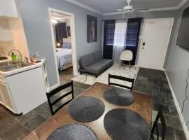 Blue Shark G9 - Midtown 1BR King Suite