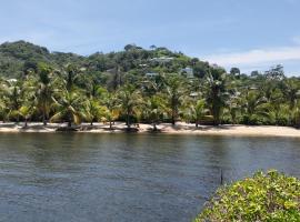 Coral Views Village - uMaMi, cottage di French Harbor