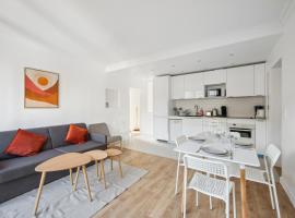 Chic apart with parking, hotel in Chaville