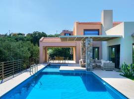 Modern Villa Fos with Private Pool, 5km from the beach, hotel with parking in Káto Kefalás