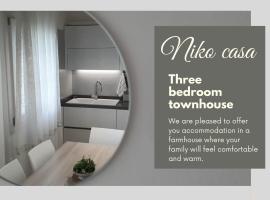 NIKO casa - 3 bedroom townhouse, goedkoop hotel in Ceggia