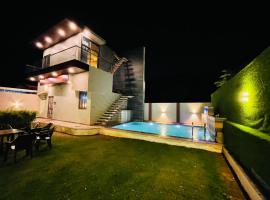 GoBravo 2BR. Luxury Villa with Pvt Pool, Udaipur, hotel in Udaipur