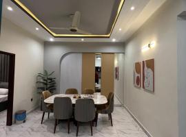 Travellers Heaven 3BR APT DHA PHASE VI Nishat Commercial, apartment in Karachi