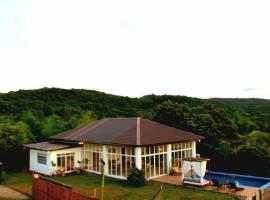 Teresa's Farm Grand Pool Villa – obiekty na wynajem sezonowy w mieście Matabungkay