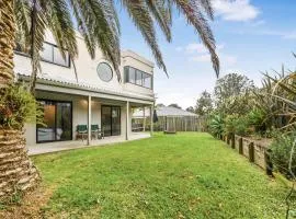 The Boat House - Raglan Holiday Home