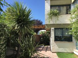 Casa Santa Barbara, hotel in Godoy Cruz