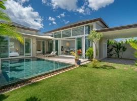Peykaa Estate Pool Villa by HCR, hotel with jacuzzis in Phuket Town