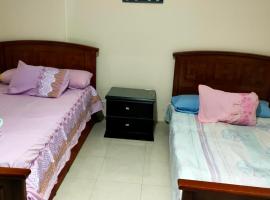 Private Room with private bathroom in a cozy Apt. And shared area, area glamping di Kairo