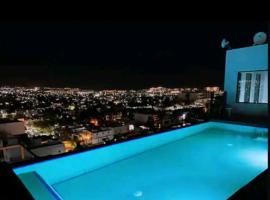 Elegant Condo in an Upscale Building, hotel in Cabo San Lucas
