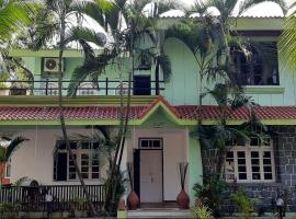 Luxury 4BHK villa 2 mins walk to beach, hotel in Nagaon