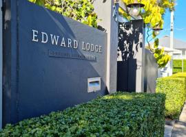 Edward Lodge New Fam, hotelli Brisbanessa lähellä maamerkkiä Brisbane Powerhouse