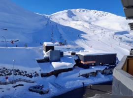 Appartement 4 personnes Plat d'Adet - Résidence "Le grand Schuss" - Appt 1208, hotel in Saint-Lary-Soulan