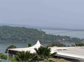 1 BHK Sunrise & Seaside Solitude, hotel i Marmagao