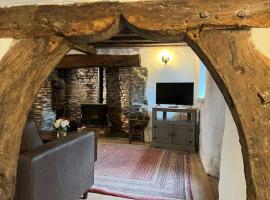 1 bedroom 400 + year period cottage, hotel u gradu 'Chulmleigh'