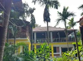 Hobknob, Goa - hostel with a pool