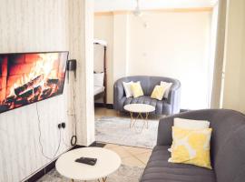 Roma Stays - Cozy Two Bedroom Apartment with Swimming Pool near Georgia Luxury Apartments, resort in Mombasa