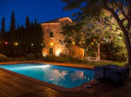 Catalunya Casas Rustic Vibes Villa with private pool 12km to beach, hotel with parking in Vilafranca del Penedès