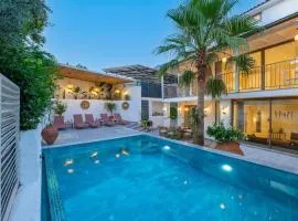 Charming 3bed villa w/ pool, very close to centre