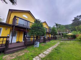 Honey Bear Pension, hotel in Pyeongchang